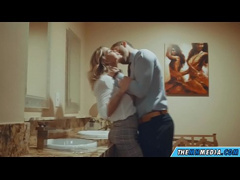 ❤️ Вақте ки як малламуй busty шумо дар як ҳоҷатхона ҷамъиятӣ seduces ️❌ Порно босифат дар tg.ixiporn-com.ru ❌❤